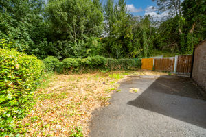 ADDITIONAL SPACE TO SIDE OF GARAGE- click for photo gallery